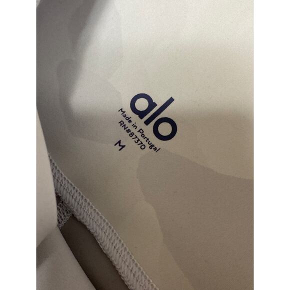 Alo Yoga Women's Gray Camo Army Workout Running Athletic Biker Shorts Size M - Picture 3 of 3